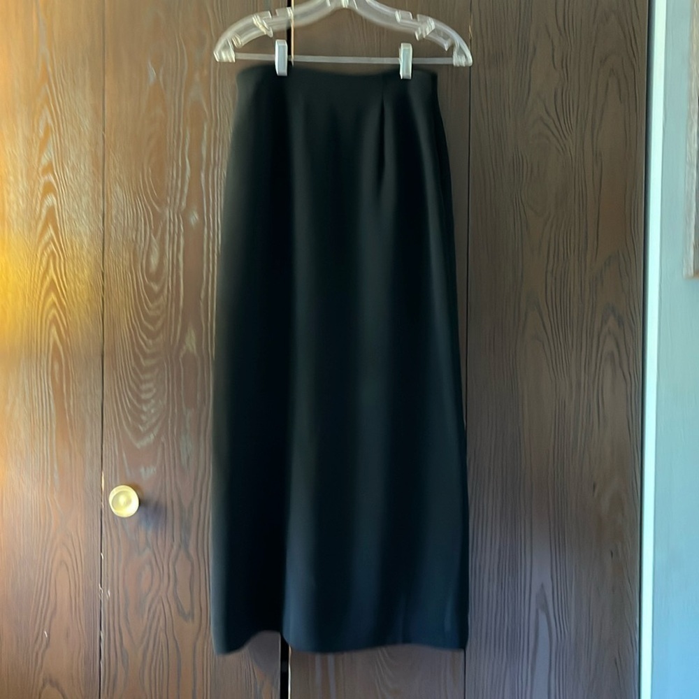 Jones New York basic black maxi skirt. Size 6